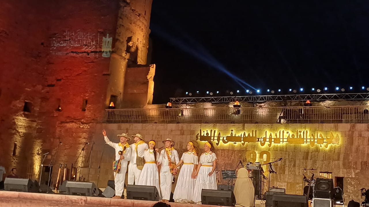 فرقة لاثونا جايتيرا الكولومبية تقدم حفل في مهرجان القلعة (1)