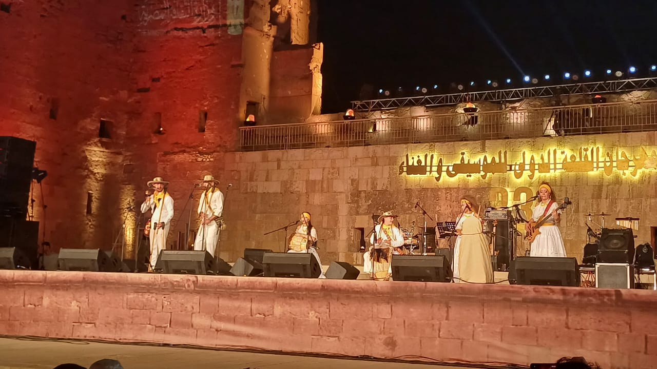 فرقة لاثونا جايتيرا الكولومبية تقدم حفل في مهرجان القلعة (2)