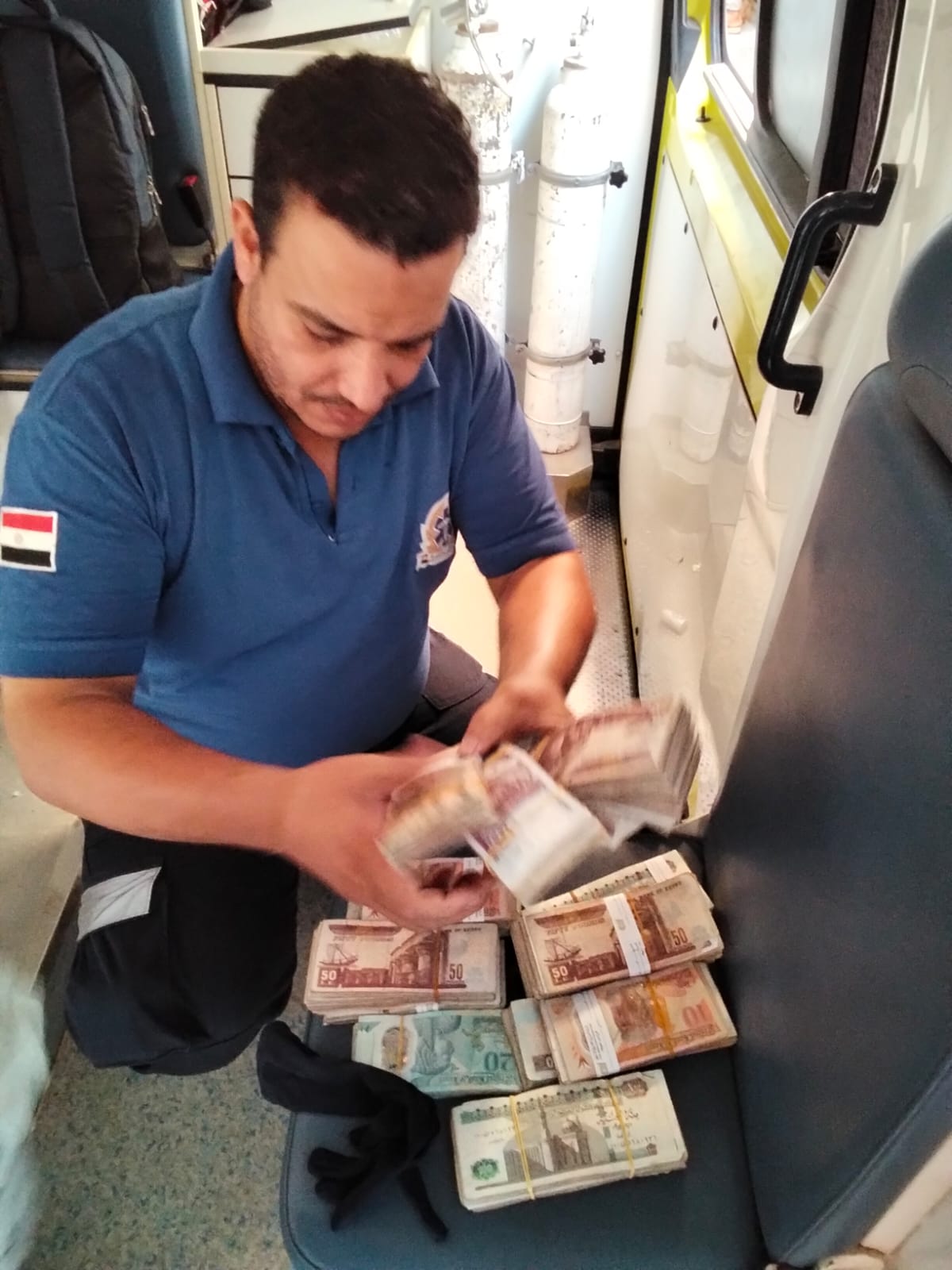 العثور على مبلغ مالى داخل سيارة فى حادث