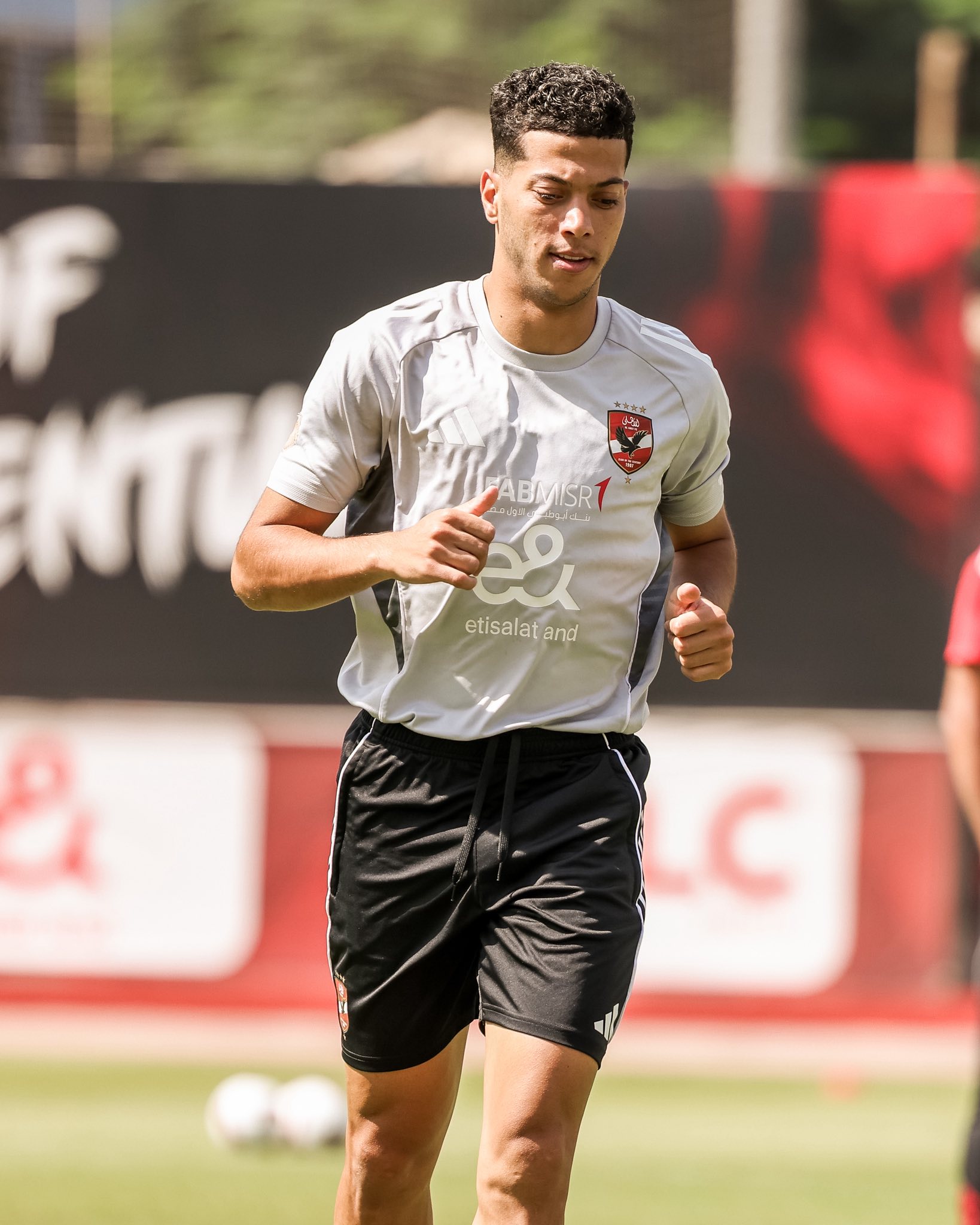 امام عاشور في مران الاهلي امام عاشور في مران الاهلي