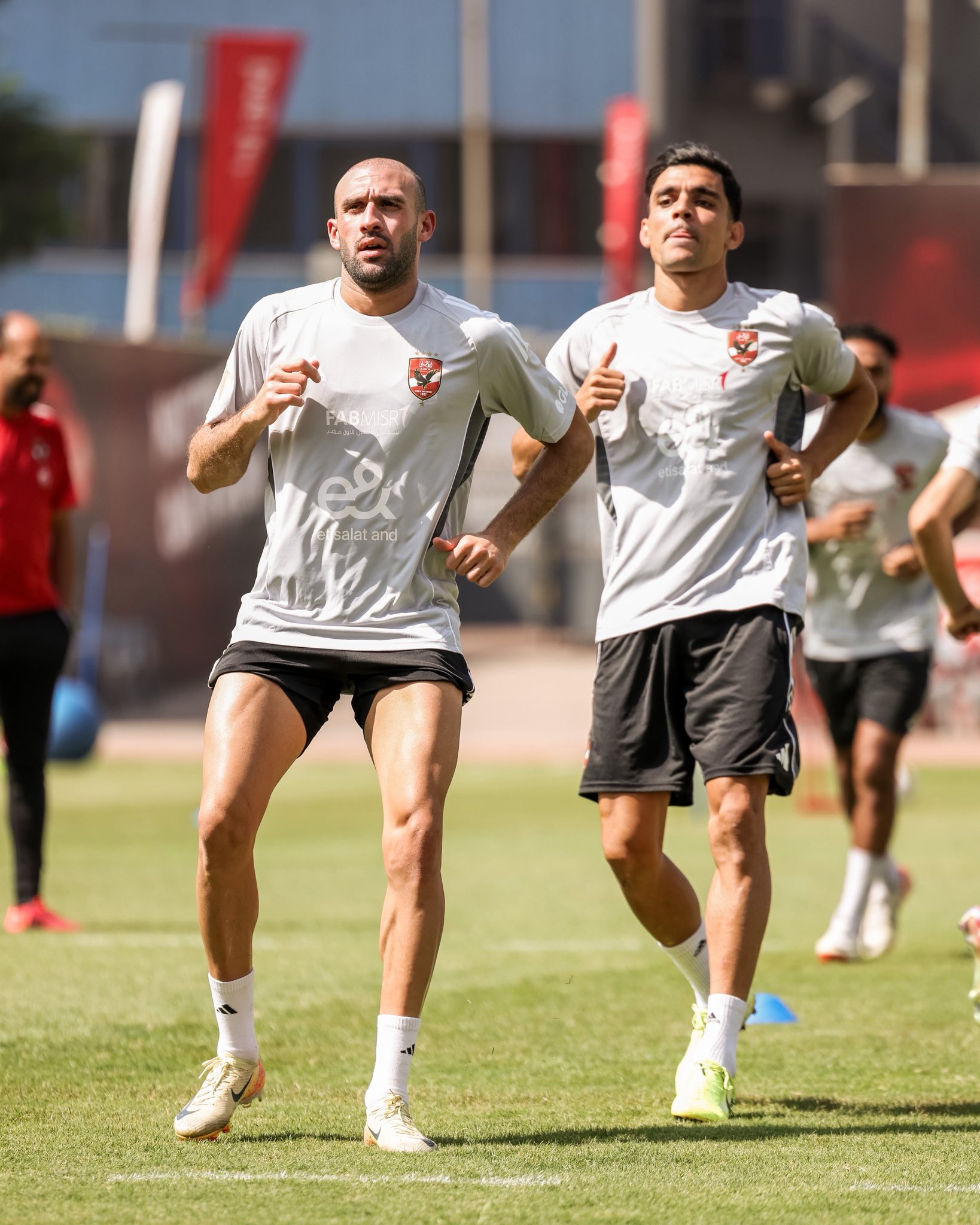 عمر كمال وبن شرقي من مران الأهلي