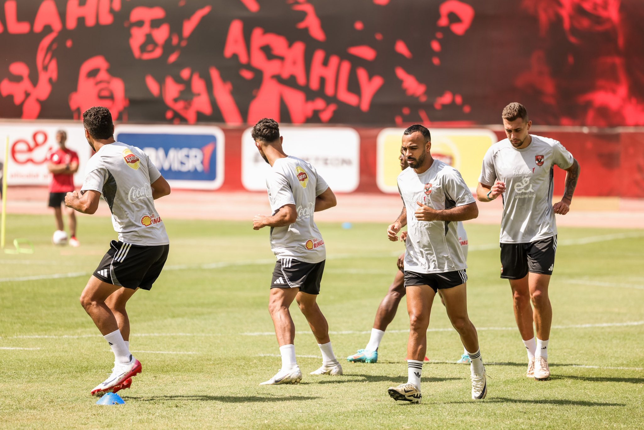 لاعبو الأهلي لاعبو الأهلي