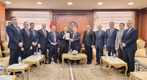 المستشار محمد الشناوى يستقبل وفد نادي مستشاري النيابة الإدارية في المنيا (2)