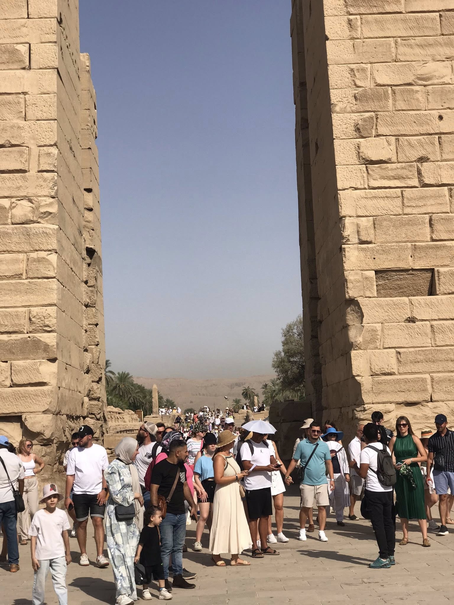 التوافد السياحى الكبير على معابد الكرنك_1 التوافد السياحى الكبير على معابد الكرنك_1