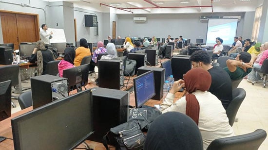 جامعة دمنهور تواصل عقد دورات تدريبية في رحلة برمجية للأطفال والكبار