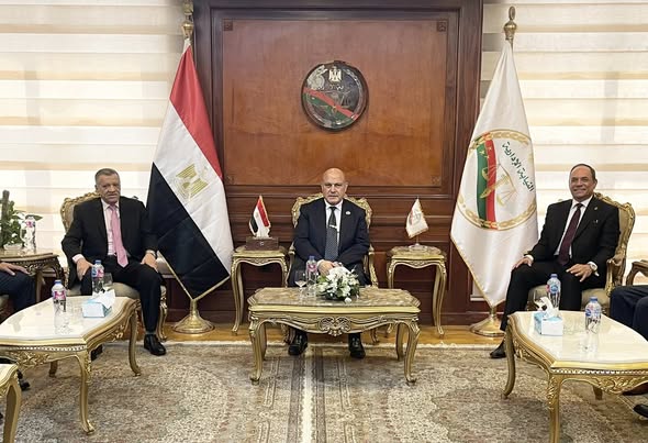 المستشار محمد الشناوى يستقبل وفد نادي مستشاري النيابة الإدارية في المنيا (3)