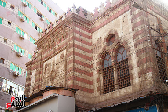 المسجد من الجانب