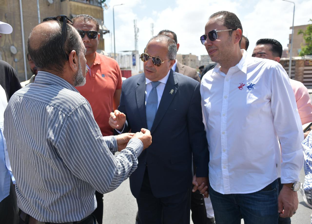 المحافظ مع المواطنين