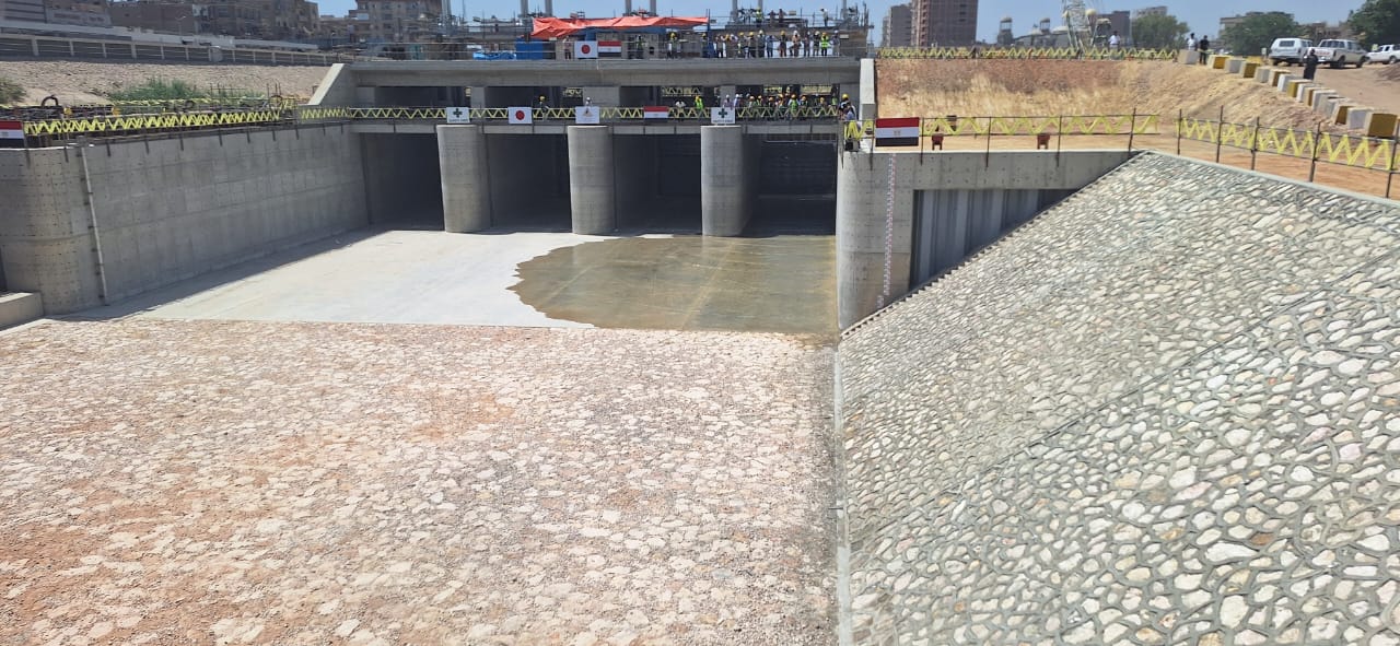 قناطر ديروط الجديدة بعد إزالة السد المؤقت