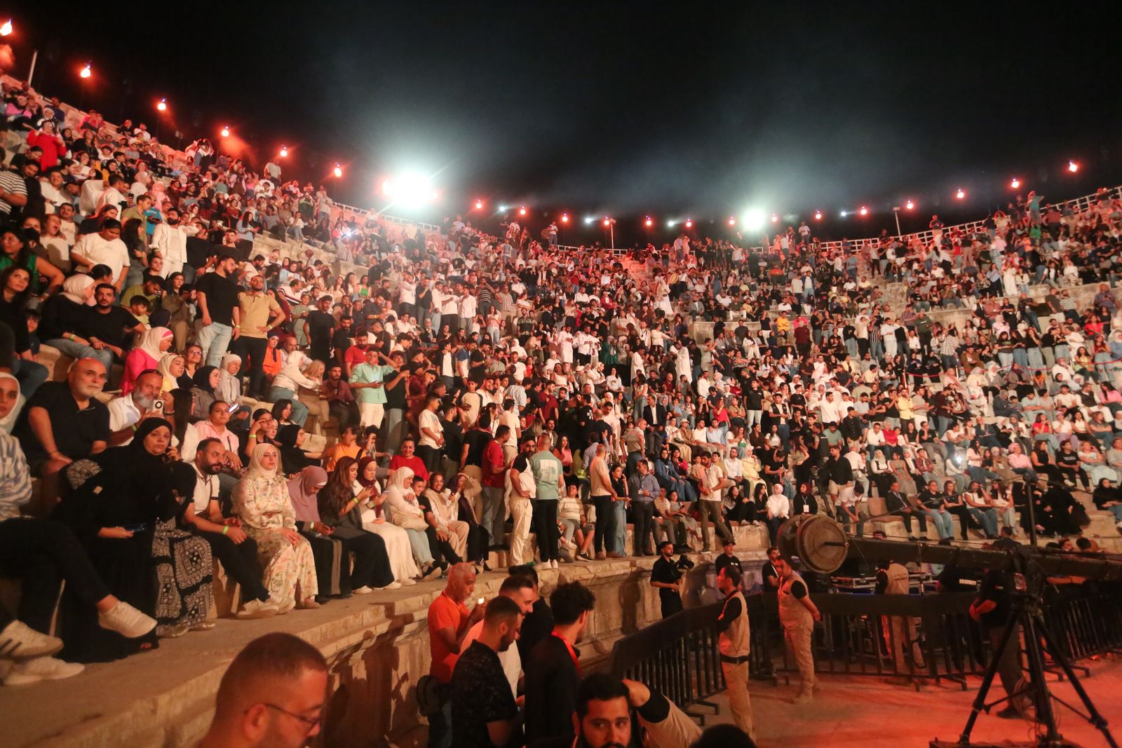 جمهور حفل حماقي في جرش