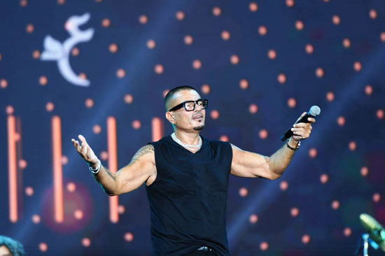 الهضبة عمرو دياب خلال حفل مهرجان العلمين الهضبة عمرو دياب خلال حفل مهرجان العلمين