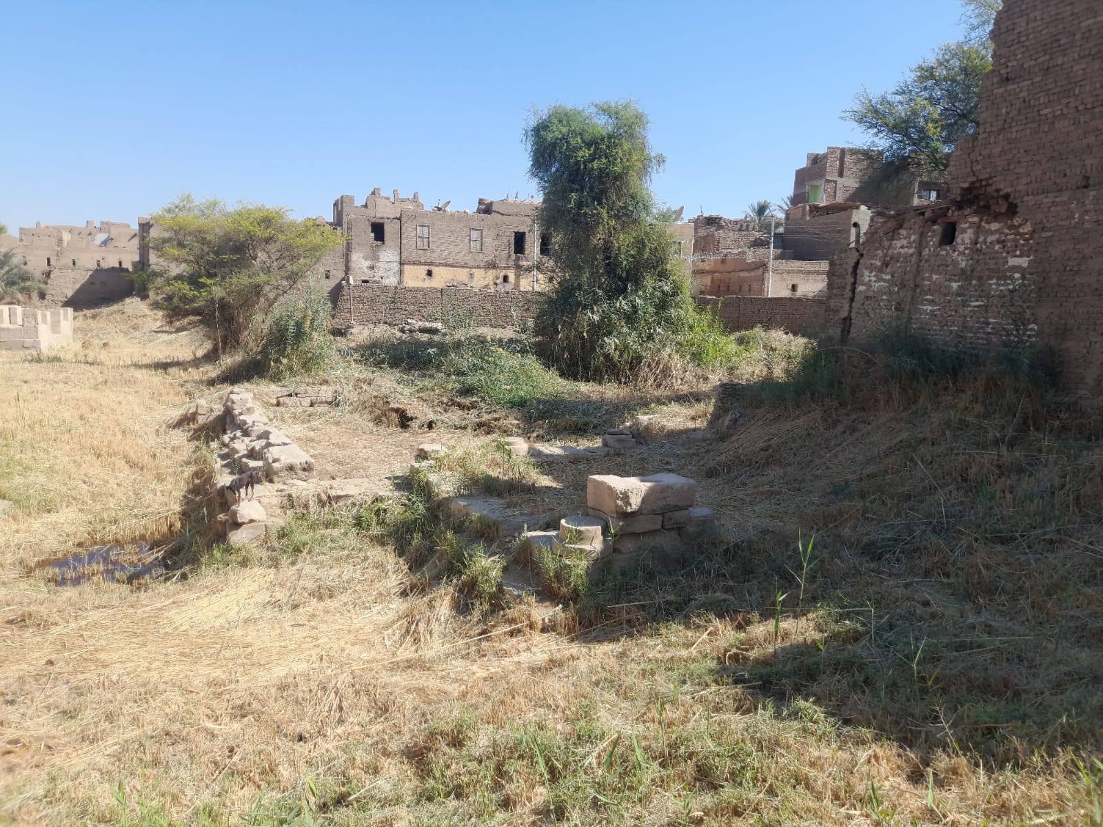 عمليات التنظيف تبدء داخل معبد الطود