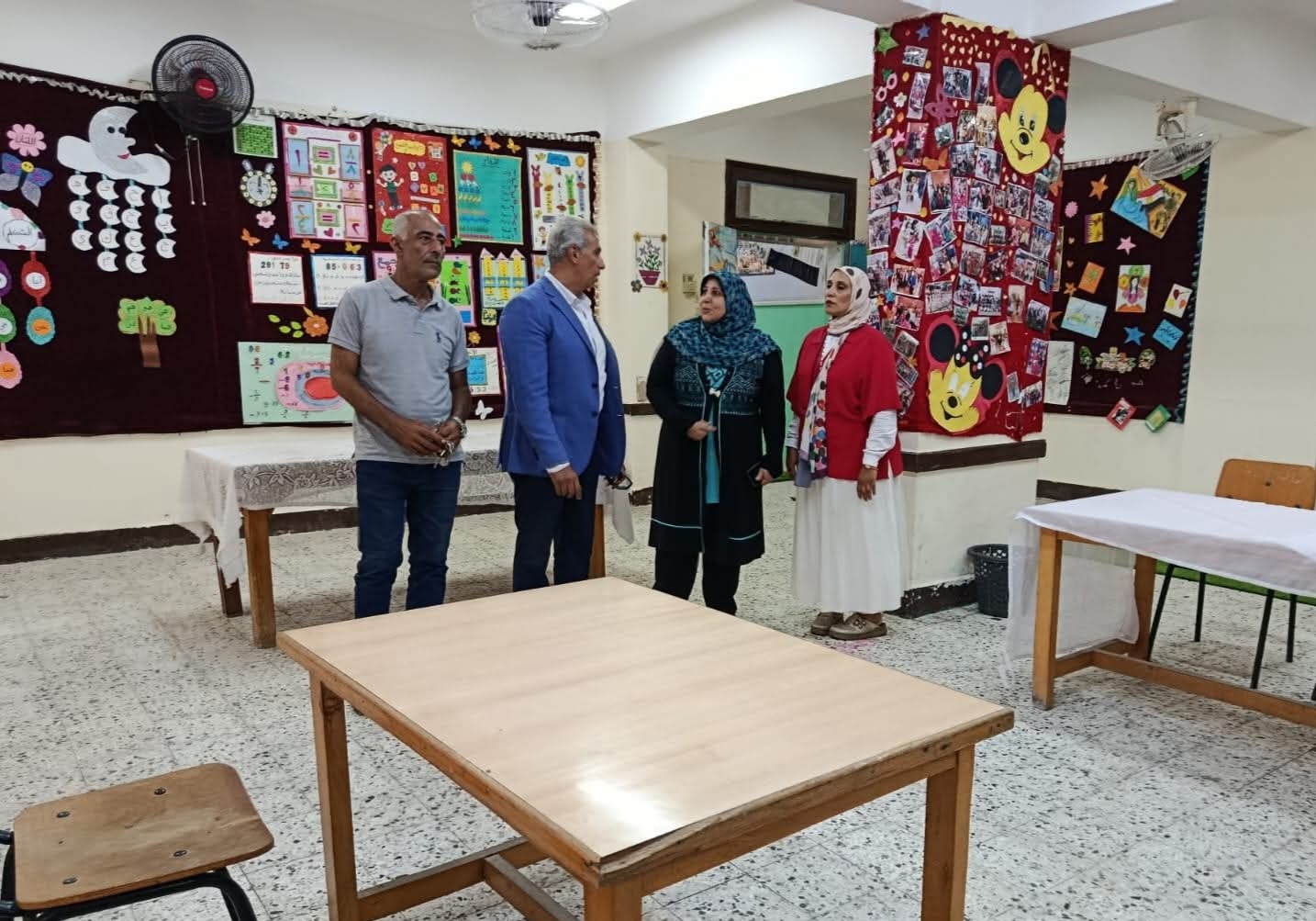 رئيس حي الزهور يتفقد احدى اللجان