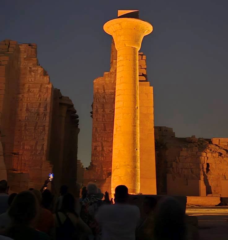 سحر عروض الصوت والضوء في معابد الكرنك لبهجة سياح العالم سحر عروض الصوت والضوء في معابد الكرنك لبهجة سياح العالم