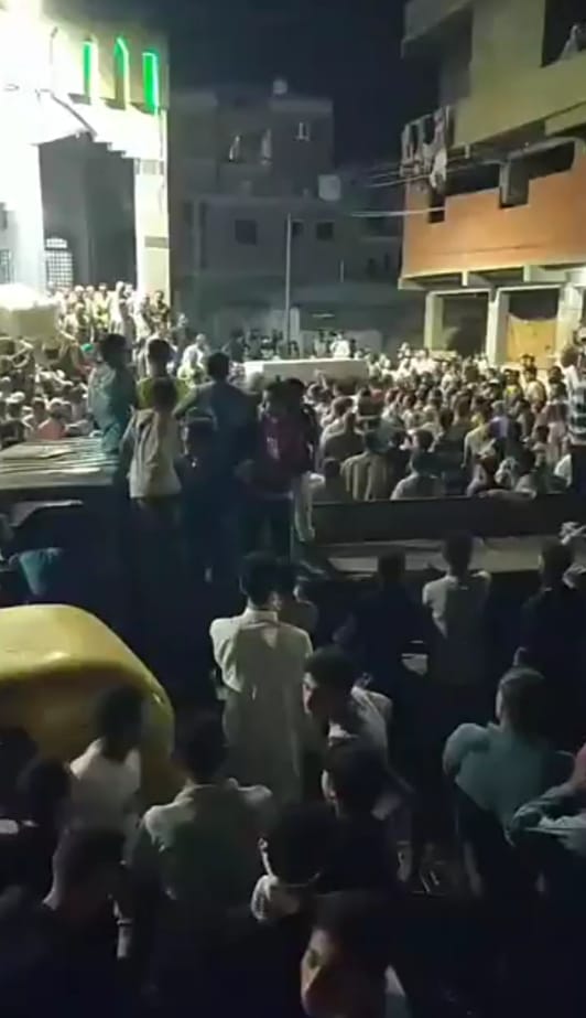 لحظة خروج  جثمان العريس من المسجد