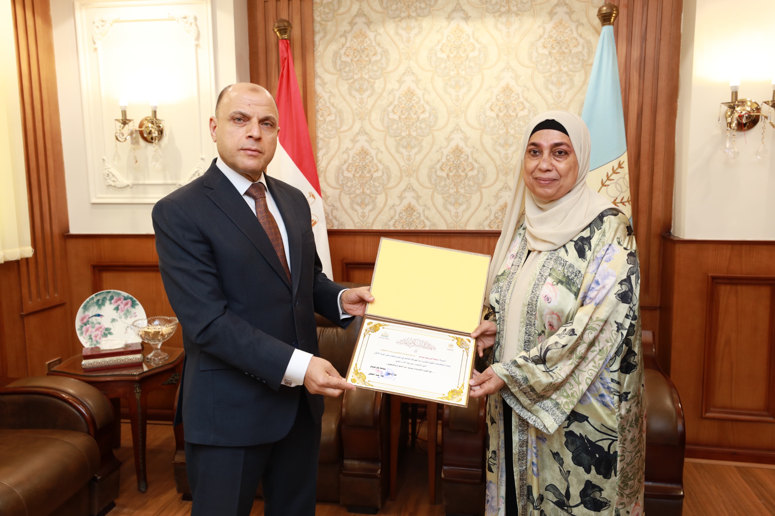 تكريم عدد من العاملين بإدارة الاستثمار والمنطقة الصناعية  (5)