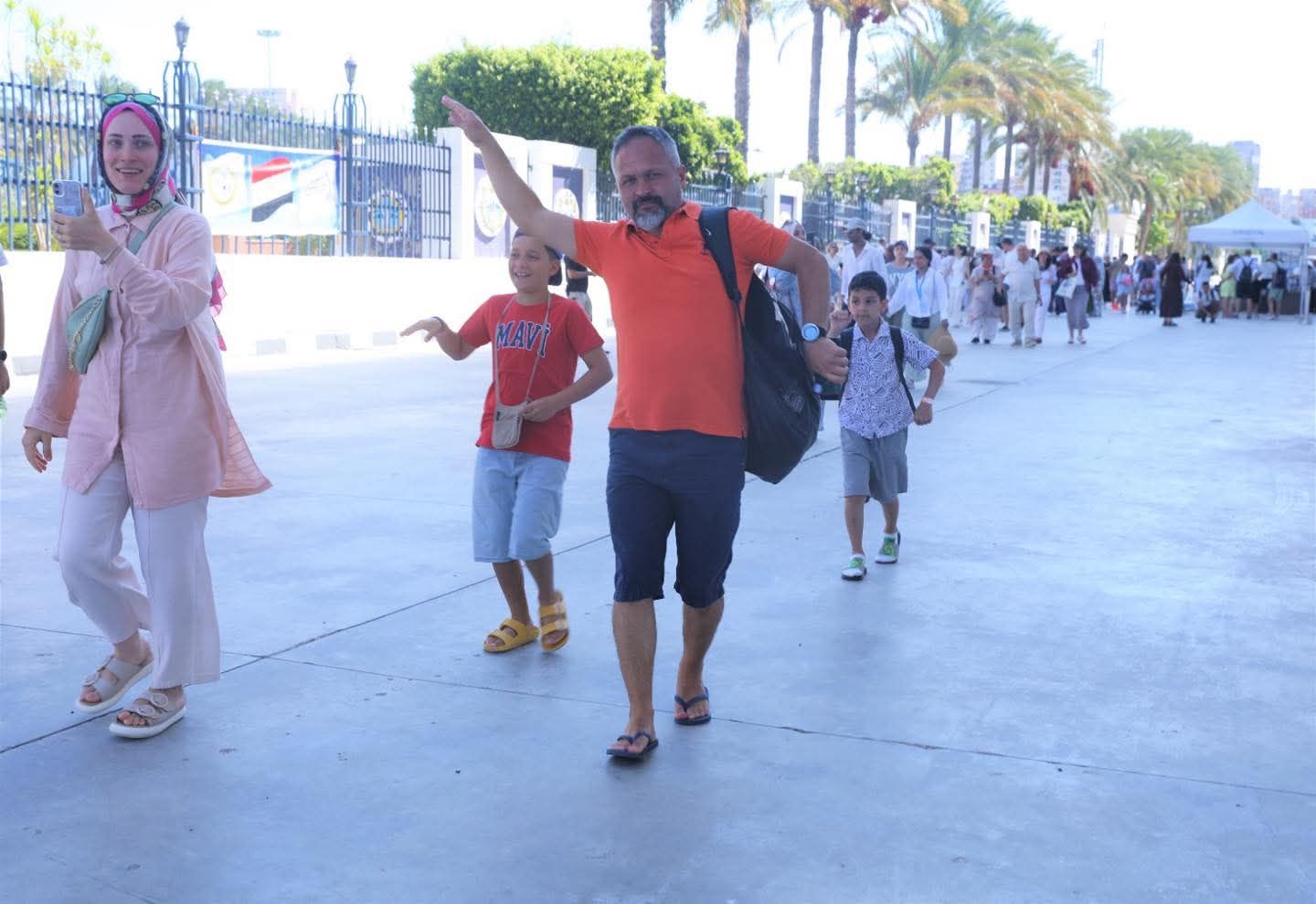 وصول السائحين وصول السائحين