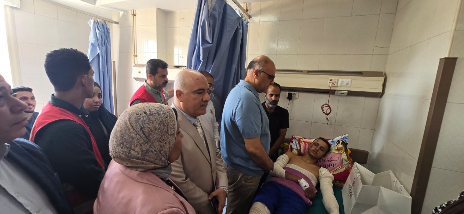خلال زيارة الشاب رشاد بطل حريق بنها