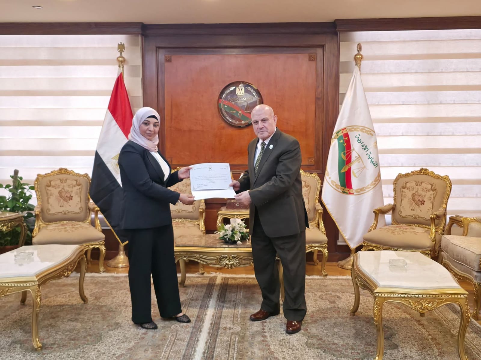 رئيس هيئة النيابة الإدارية يكرم أعضاءً أشرفوا على انتخابات مجلس الشيوخ (3)