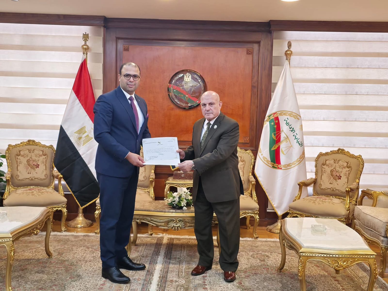 رئيس هيئة النيابة الإدارية يكرم أعضاءً أشرفوا على انتخابات مجلس الشيوخ (2)