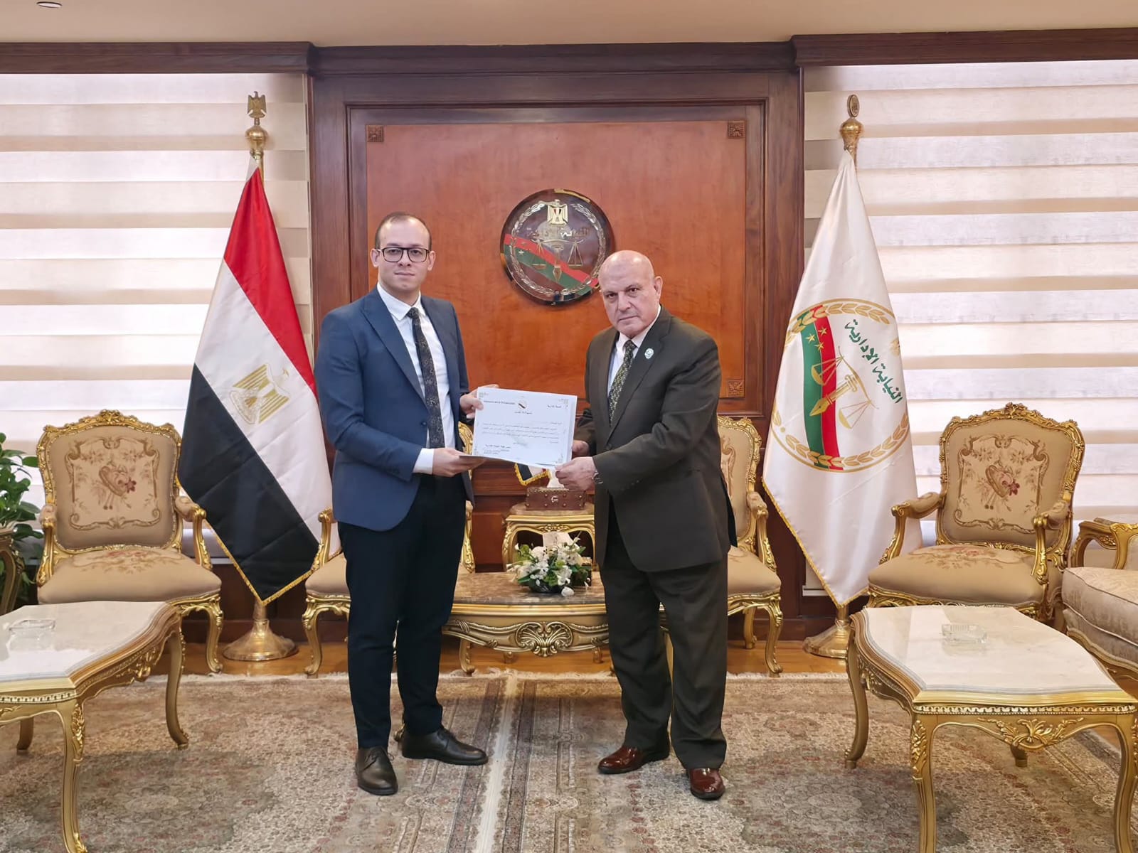 رئيس هيئة النيابة الإدارية يكرم أعضاءً أشرفوا على انتخابات مجلس الشيوخ (1)