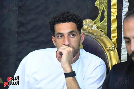 مصطفى شوبير يرتدي الساعة الذكية