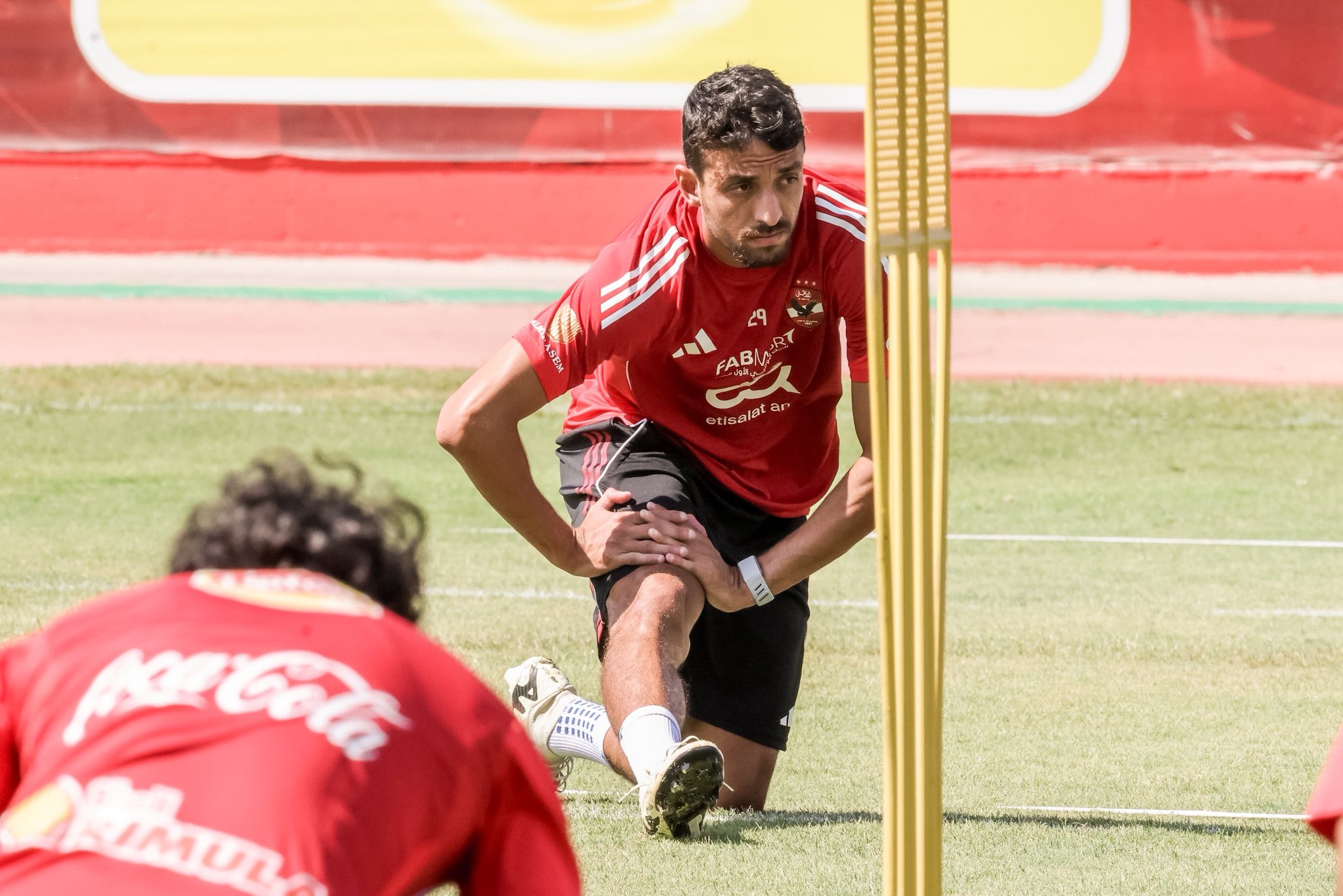 طاهر محمد نجم الأهلي مع الساعة الذكية طاهر محمد نجم الأهلي مع الساعة الذكية