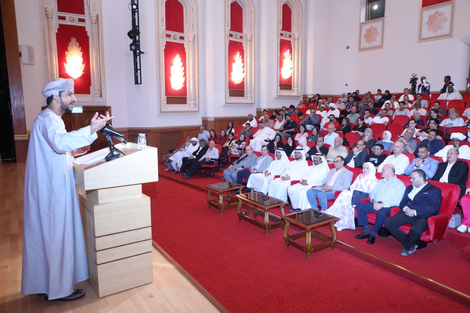 أجواء الأمسية الشعرية فى بيت الشعر بالشارقة