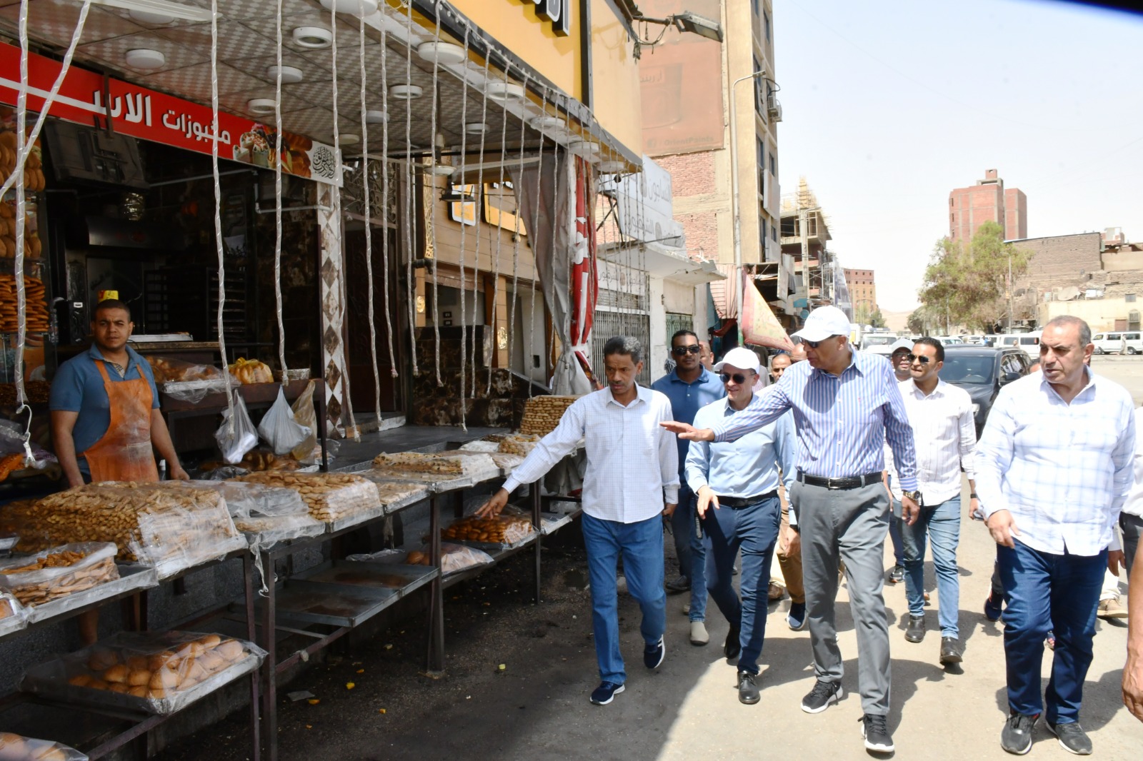 محافظ أسوان خلال جولته التفقدية 