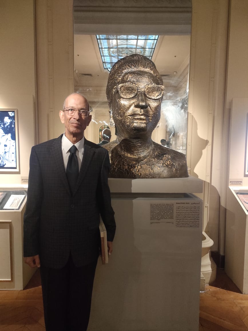 الفنان التشكيلي أحمد عبد العزيز