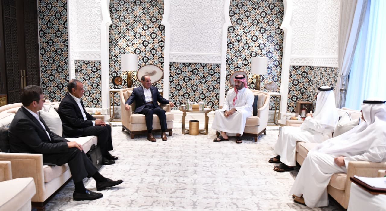الرئيس السيسى وولى العهد السعودى يبحثان فى نيوم تعزيز الاستثمارات المشتركة