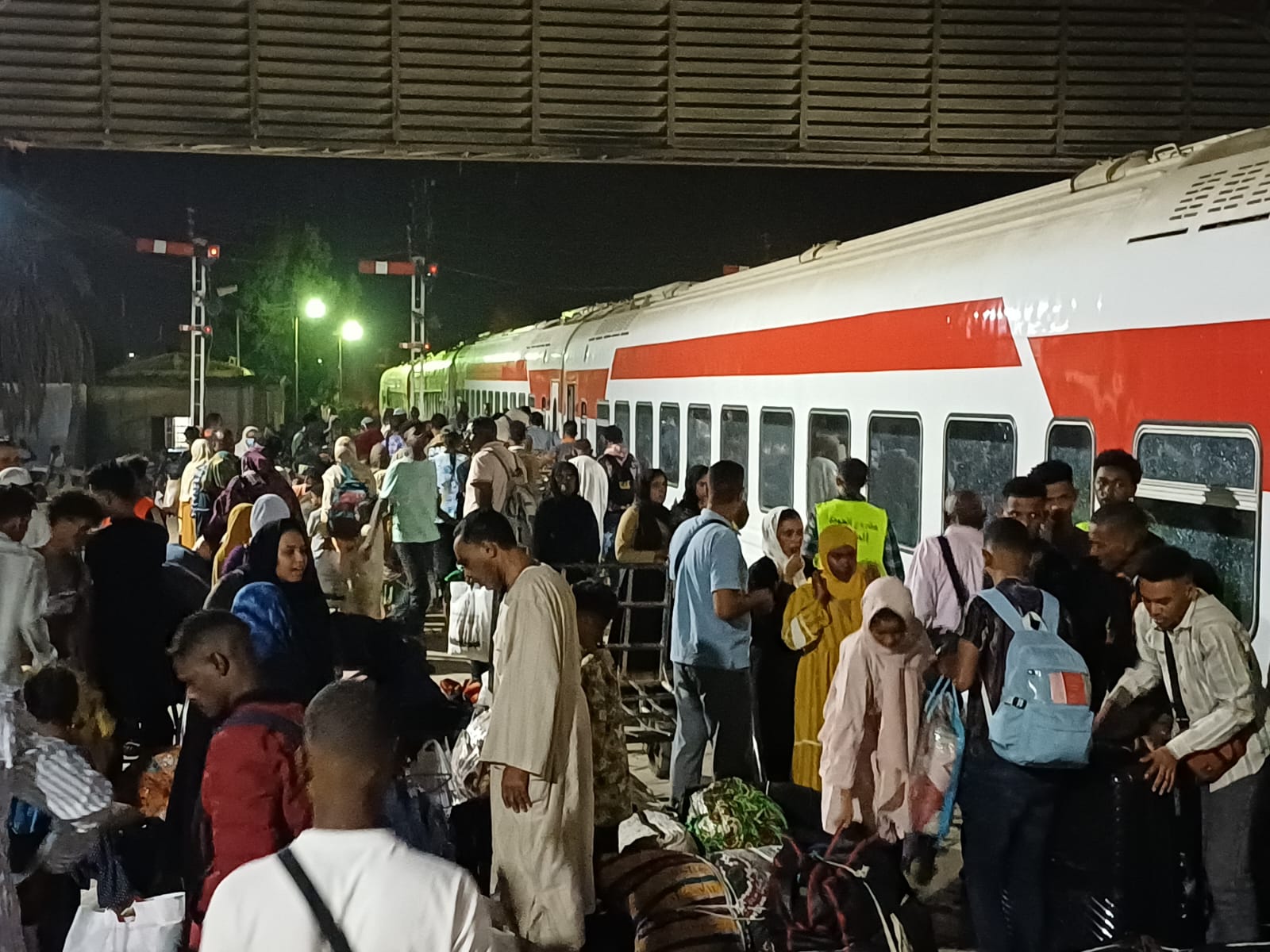محطة السد العالى تستقبل الأشقاء السودانيين (6)