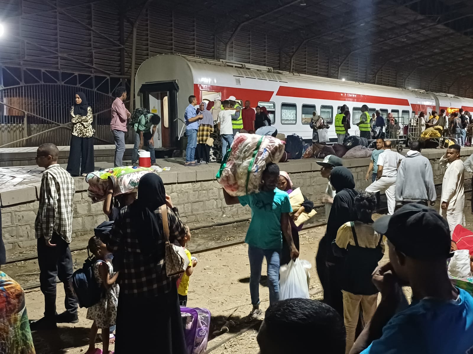 محطة السد العالى تستقبل الأشقاء السودانيين (3)
