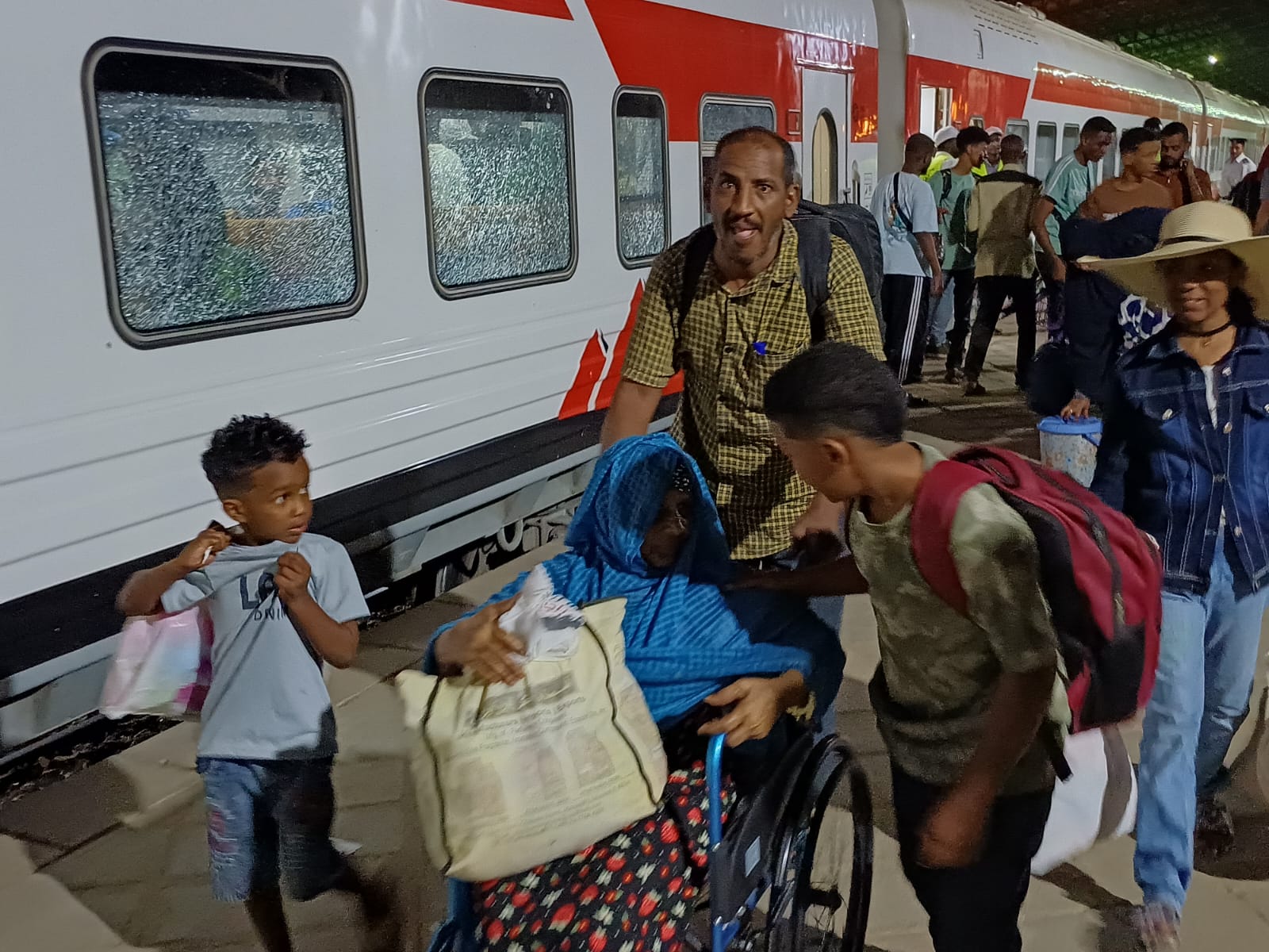 محطة السد العالى تستقبل الأشقاء السودانيين (15)