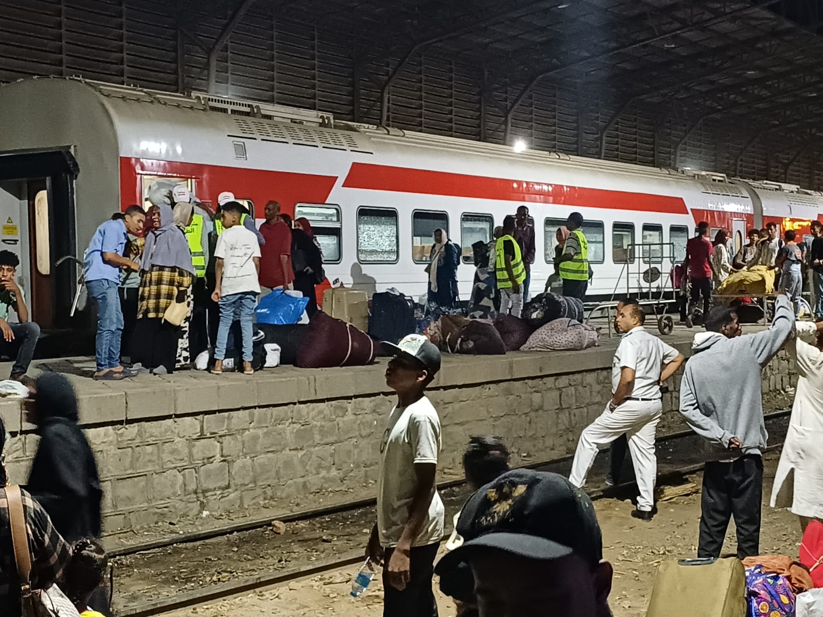 محطة السد العالى تستقبل الأشقاء السودانيين (2)