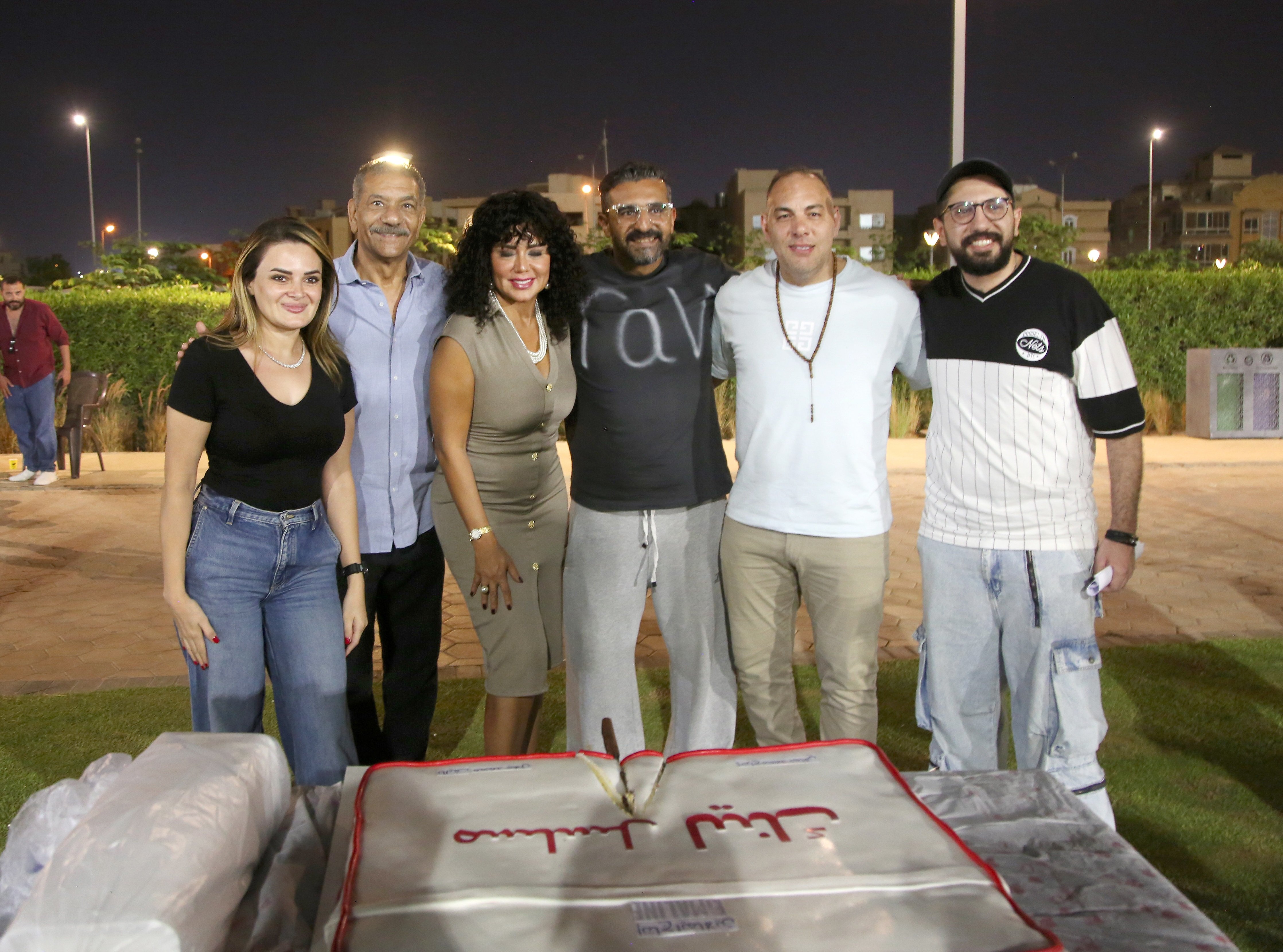 أسرة مسلسل لينك تحتفل ببدء التصوير