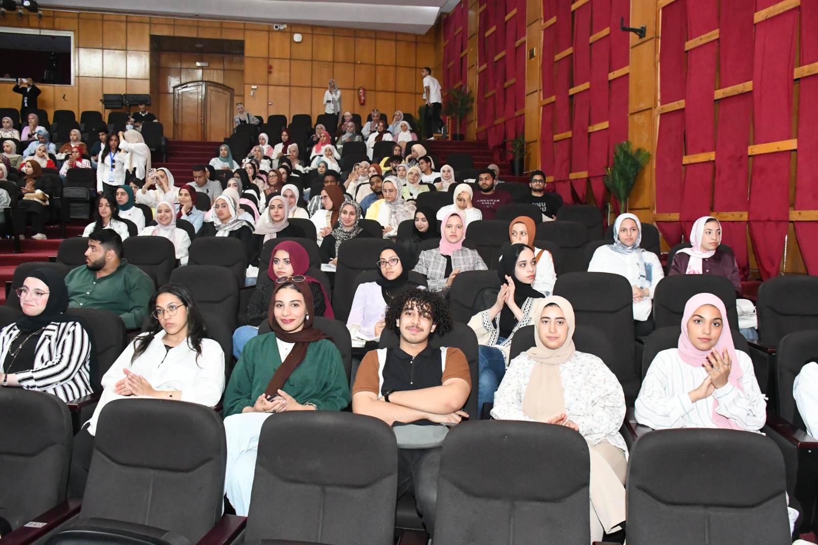 جانب من الحضور فى الورشة (1)