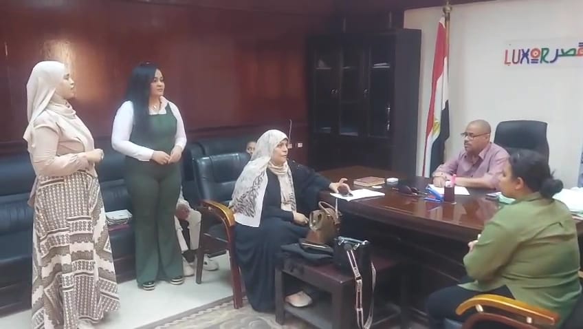 رئيس مدينة إسنا يستقبل فريق مشروع ابنتي الغالية لدعم الفتيات في القرى والنجوع