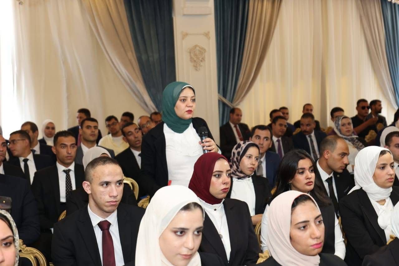 جانب من الاجتماع (8)