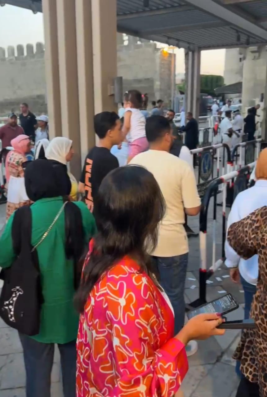 توافد جمهور القلعة على حفل مدحت صالح