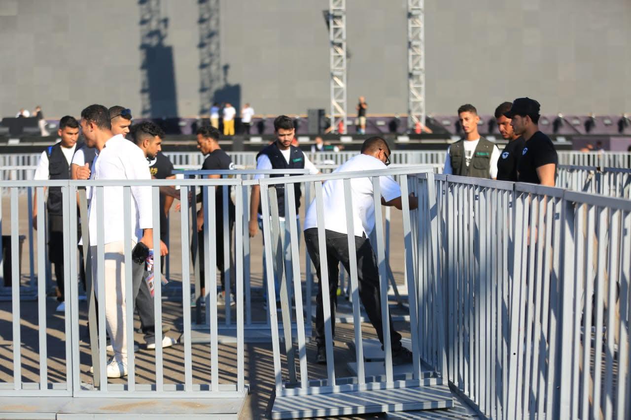 مسرح UArena يستعد لاستقبال حفل ويجز الليلة في مهرجان العلمين (3)