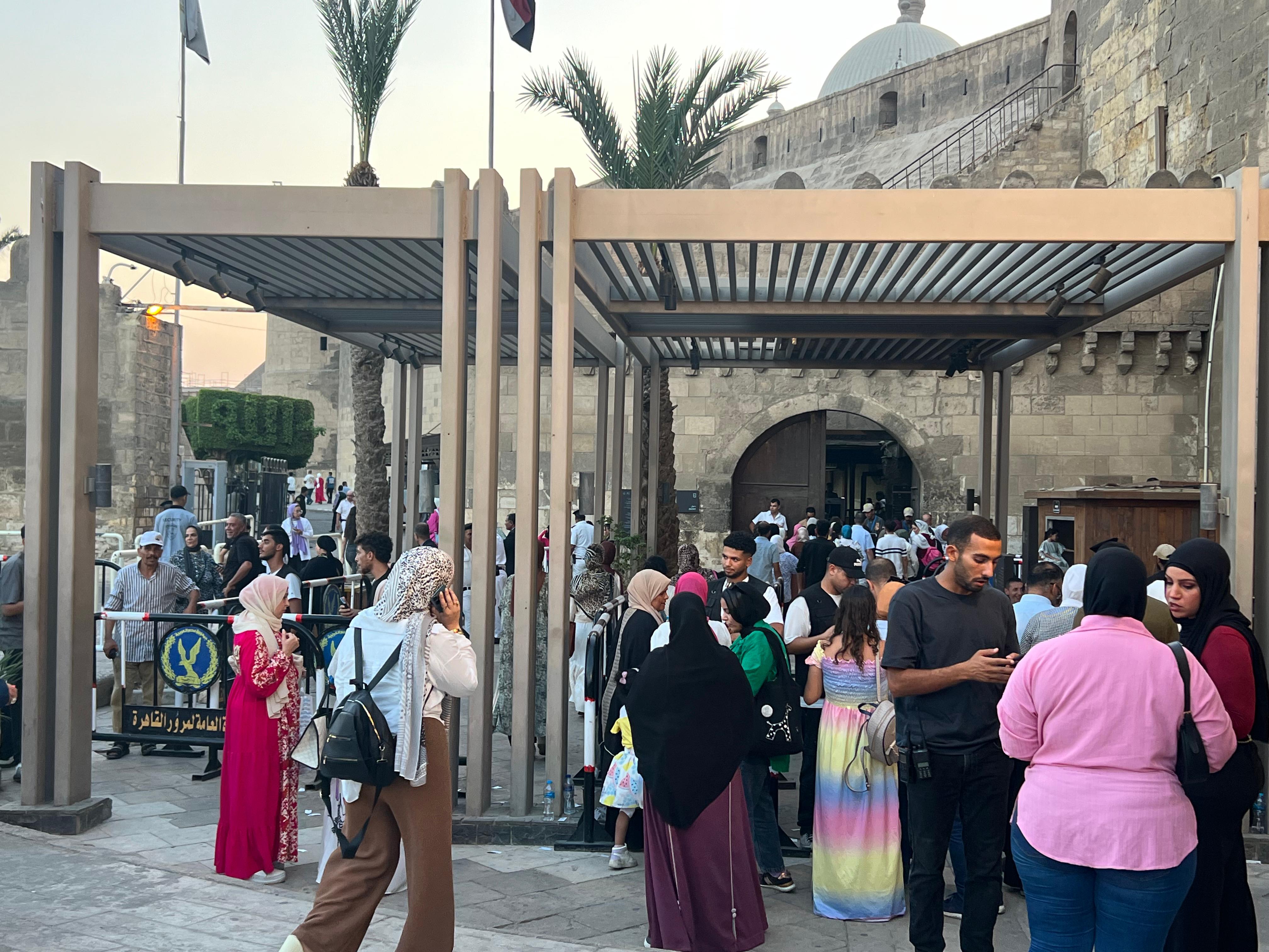 توافد الجمهور على حفل القلعة