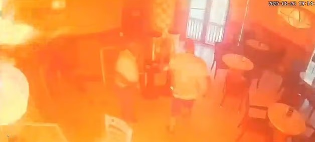 لحظة اشعال الحريق