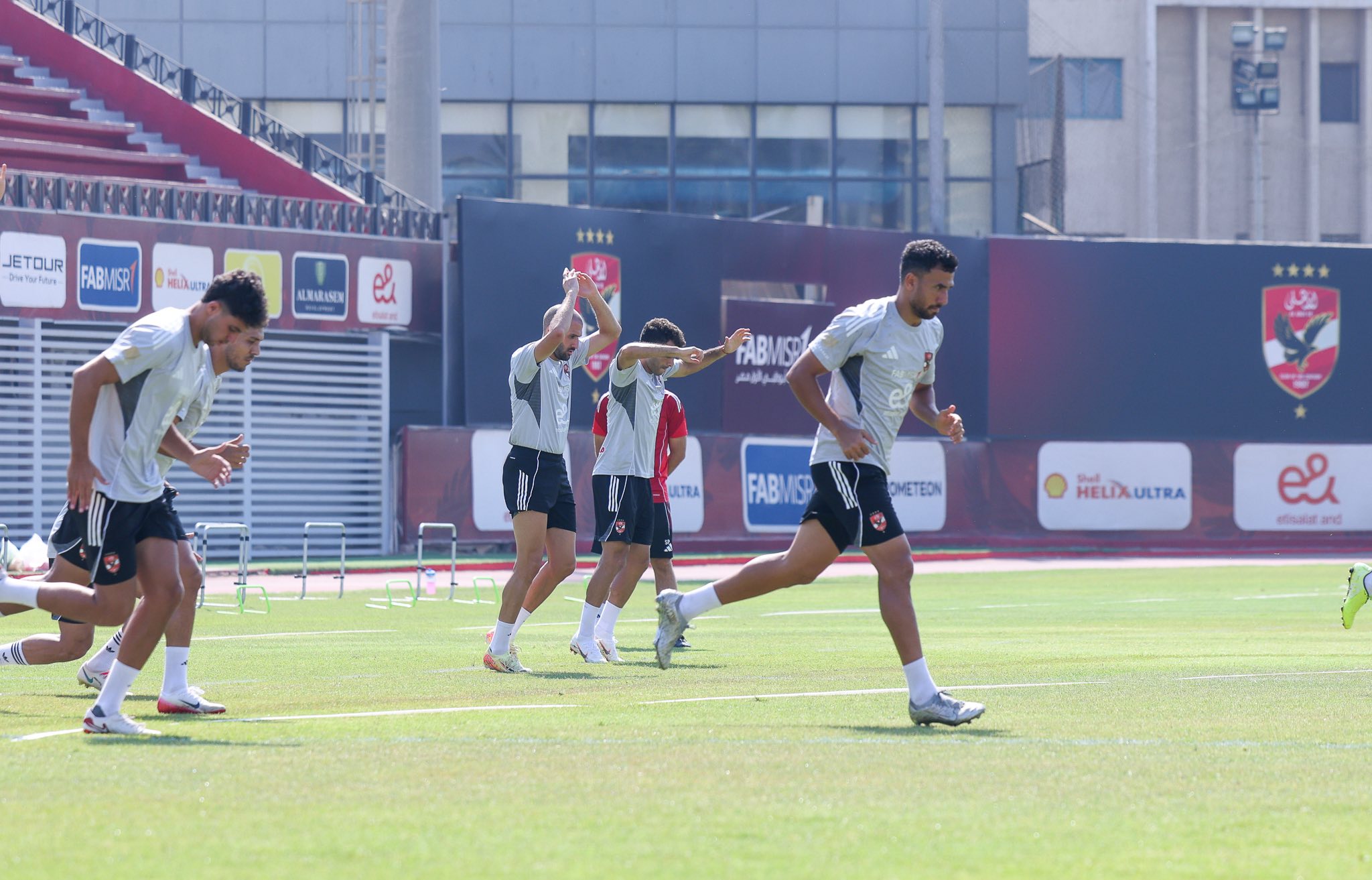 لاعبو الأهلي