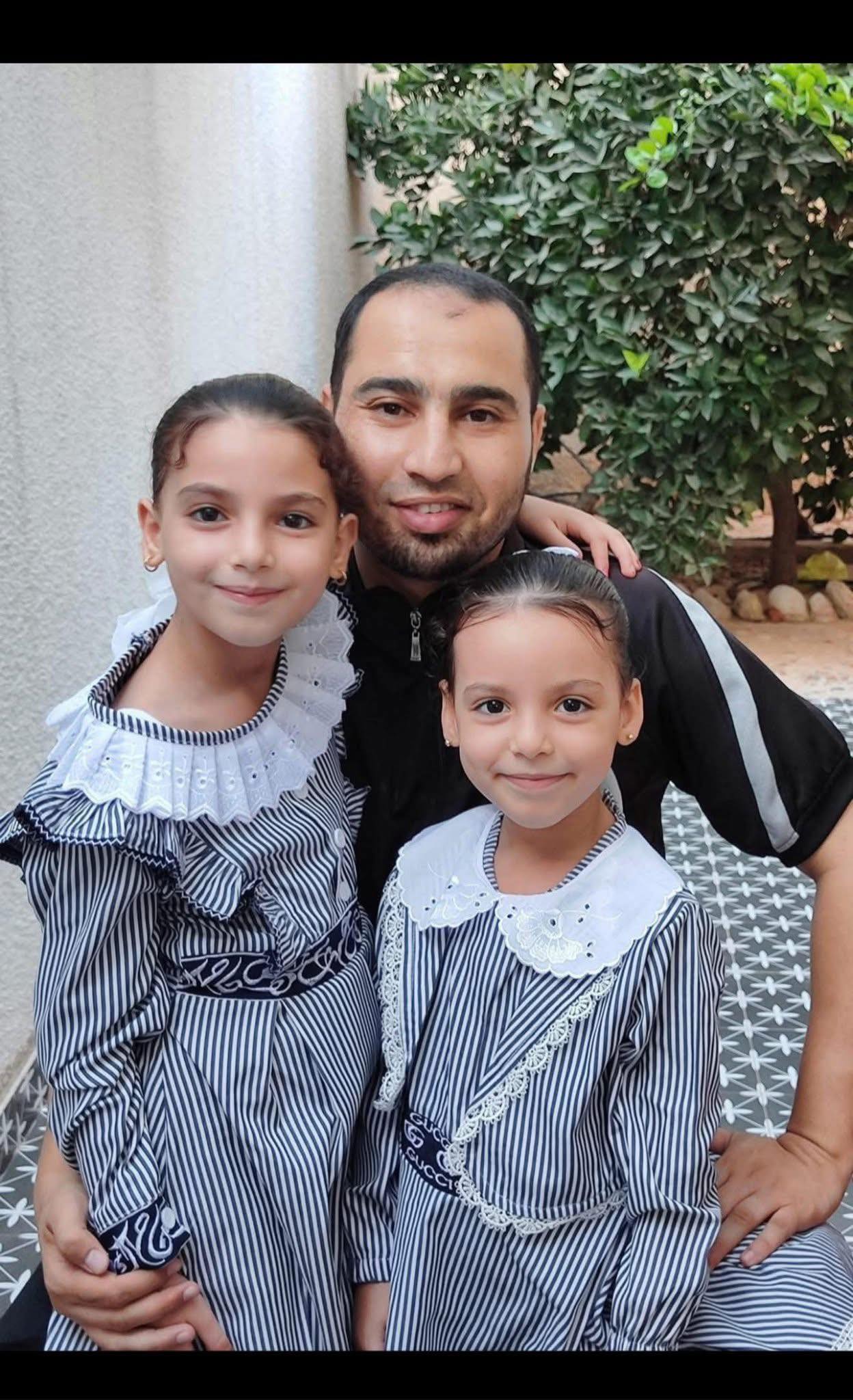 الصحفى محمد البردويل وبناته