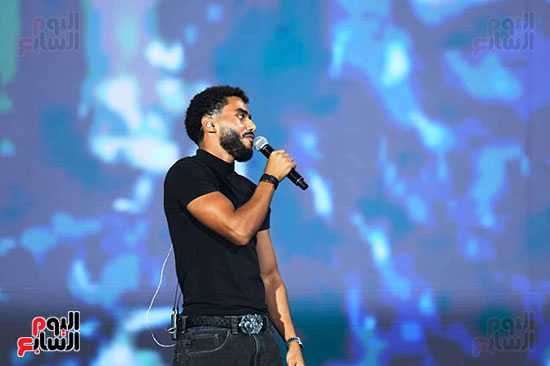 خالد على يتألق خلال الحفل خالد على يتألق خلال الحفل