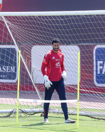 حزن-الشناوي-فى-مران-الأهلي حزن-الشناوي-فى-مران-الأهلي