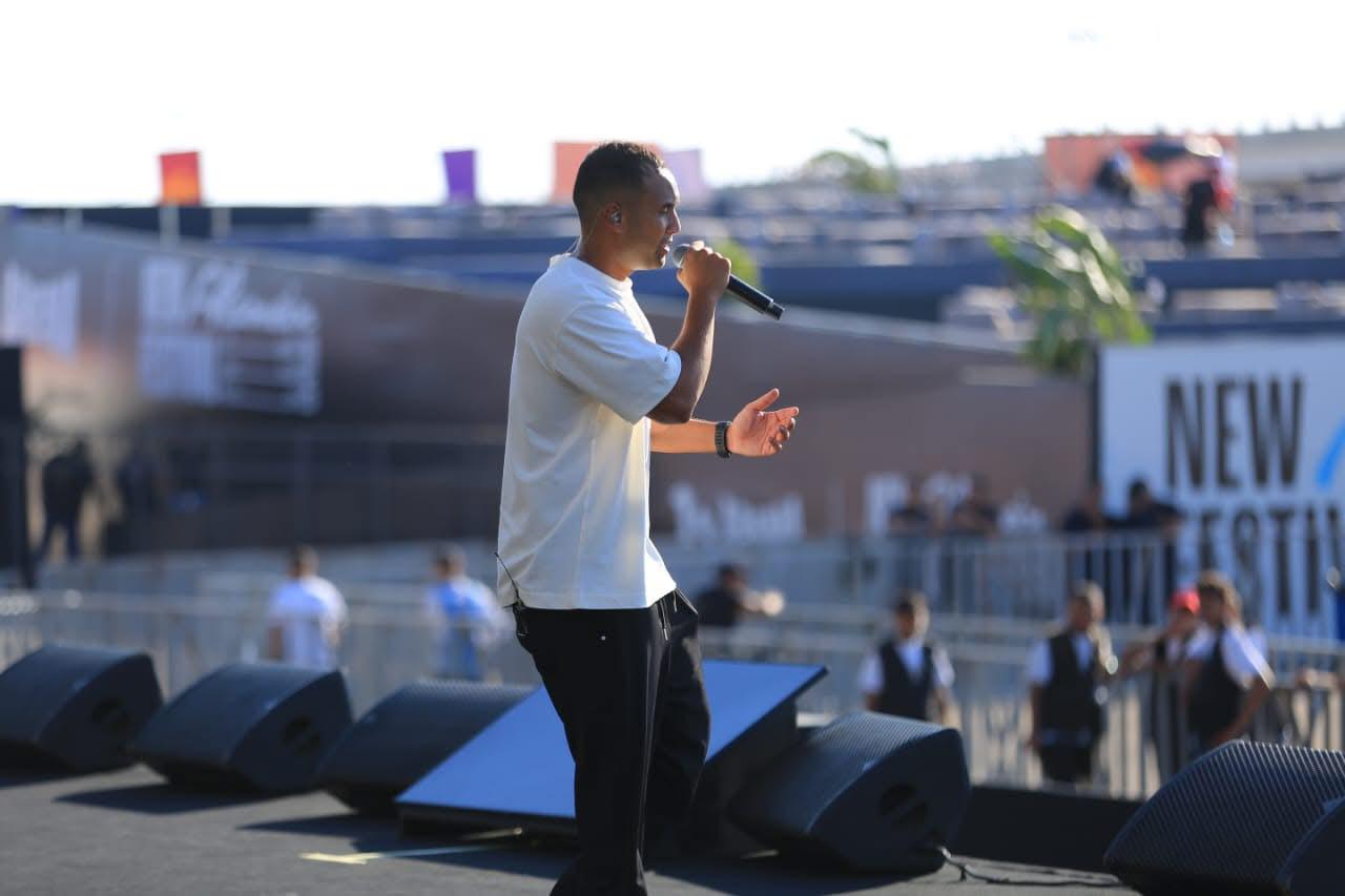 مسرح UArena يستعد لاستقبال حفل ويجز الليلة في مهرجان العلمين (1)