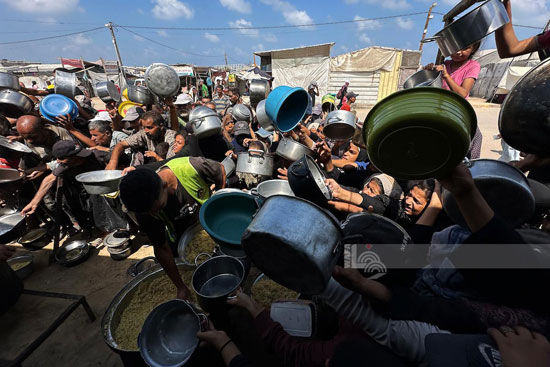 الأطباق فارغة والبطون جائعة