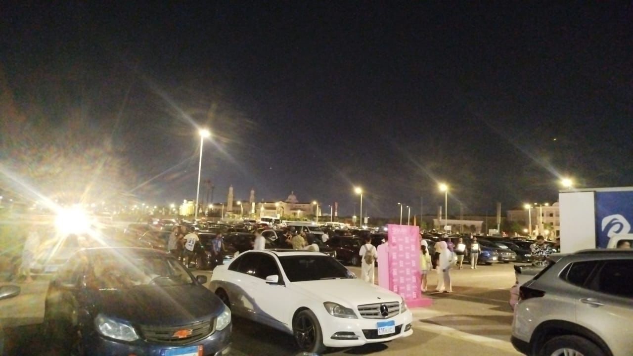 توافد الجمهور على حفل ويجز بمهرجان العلمين فى دورته الثالثة (2)
